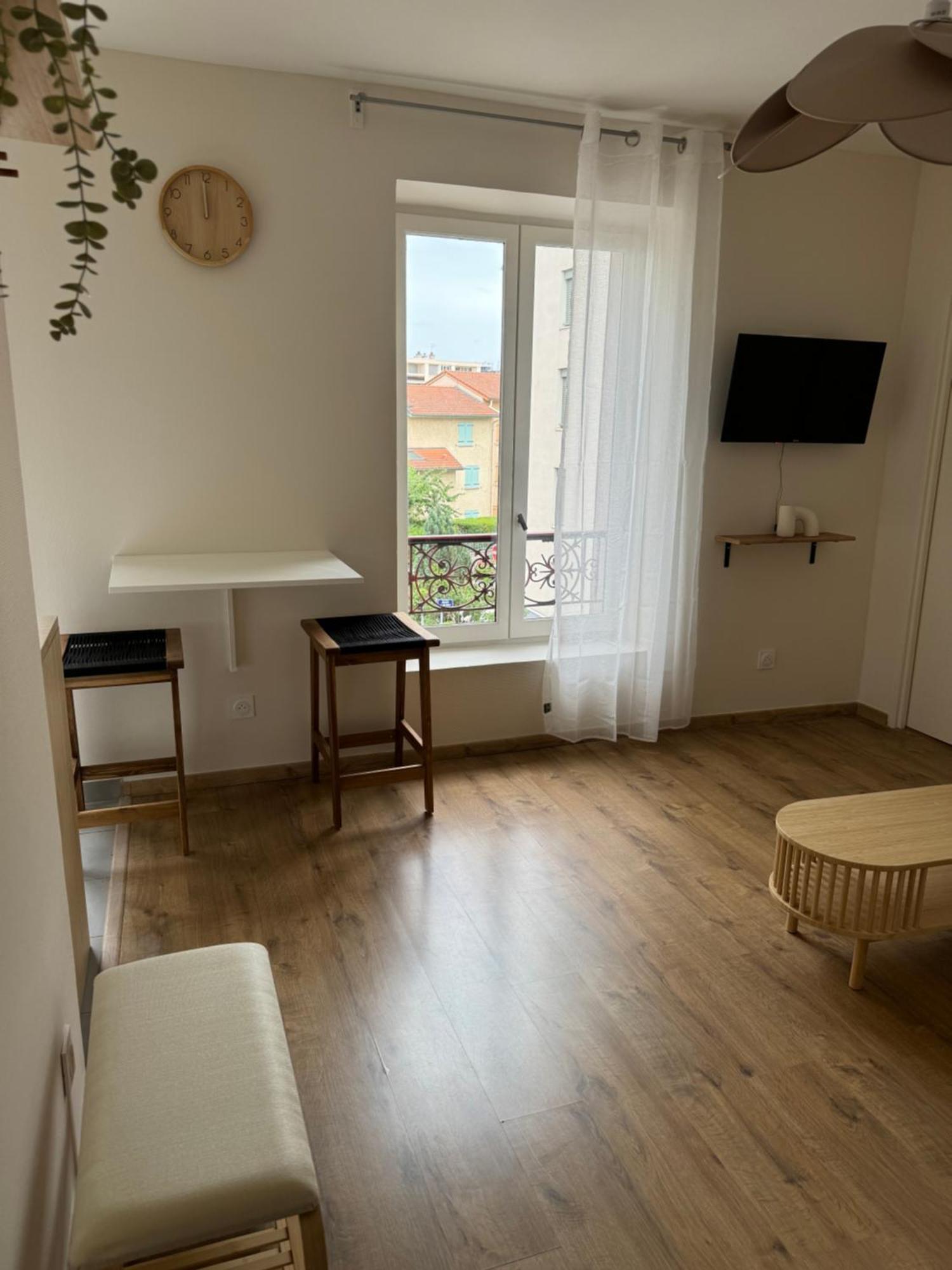 Appartement Avec Une Chambre Лион Экстерьер фото